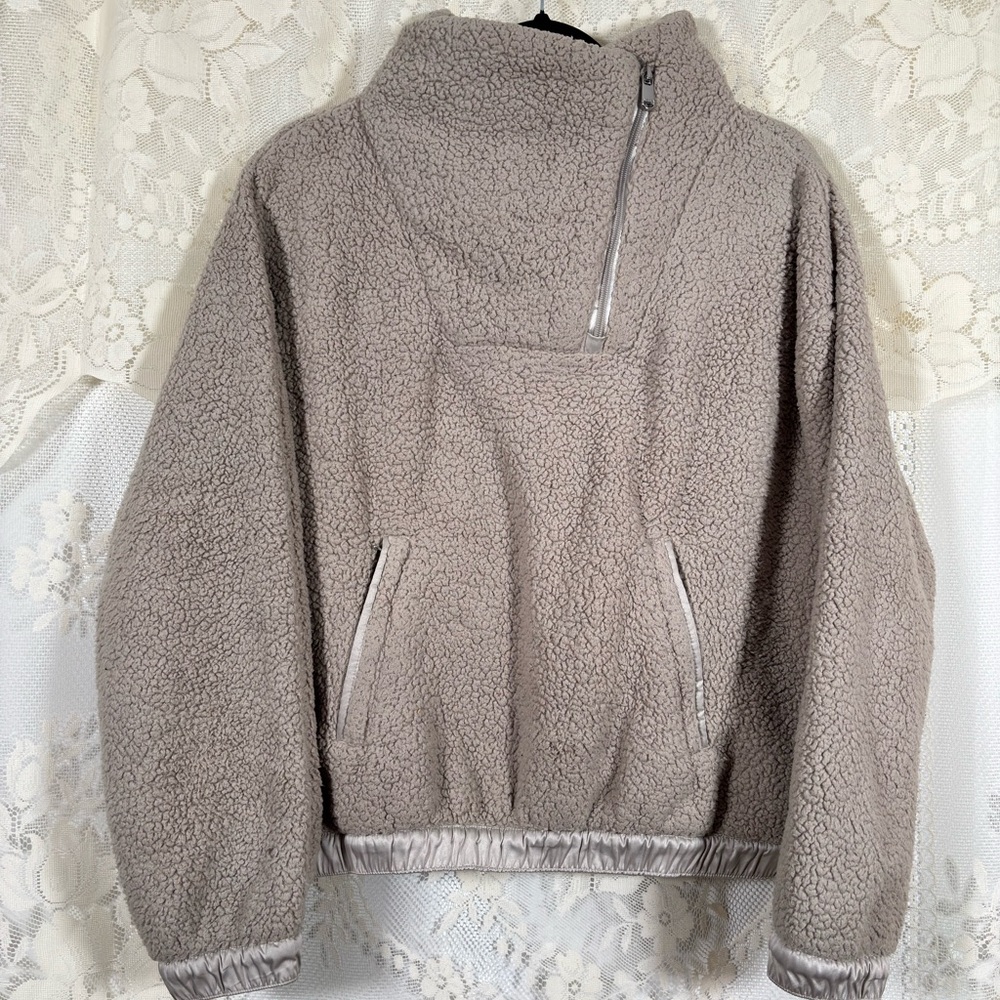 Athleta Sherpa Teddy Fleece Sweater Jumper Cream Athleisure Neutral Size Medium - Picture 2 of 11